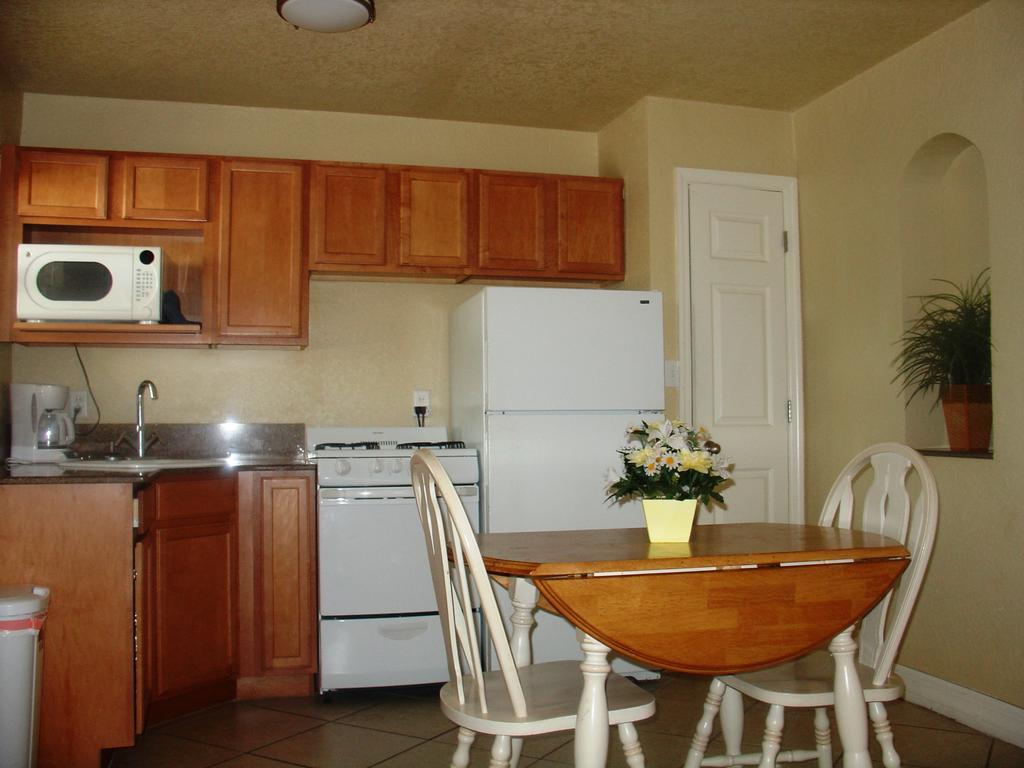 Blue Wave Motel & Suites Clearwater Beach Bagian luar foto